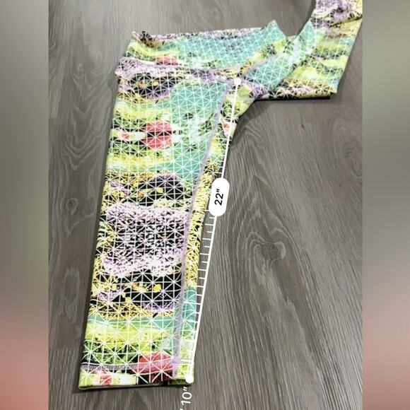 Lululemon Rare Wunder Under Crop II *Full-On Luon (Roll Down) in Paradise Grid 4 - Picture 11 of 11